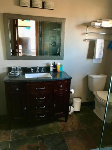 Bathroom 4, Wesbert Winery & Guest Suites, Okanagan-Similkameen