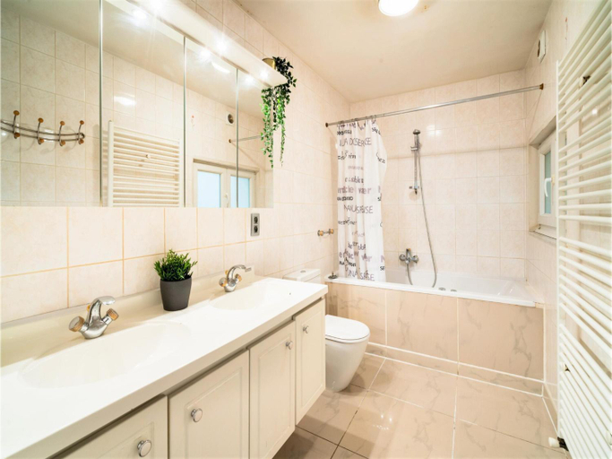 Bathroom 4, 3 bedroom cosy apartment, Antwerpen