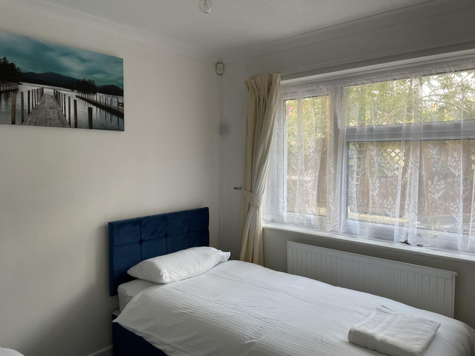 Bedroom 2, Tivoli Bungalow, North Somerset