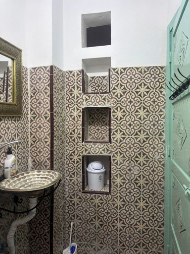 Bathroom 5, Zoco Apartment, Tanger-Assilah