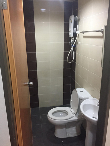 Bathroom 4, Red Tomato Hotel, Labuan
