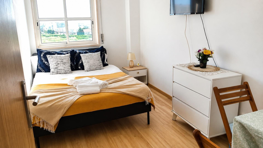 Room 4, Spacious Lisbon Apartment With 4 Bedrooms, Lisbon