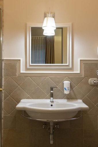 Bathroom 5, Marala, Avellino