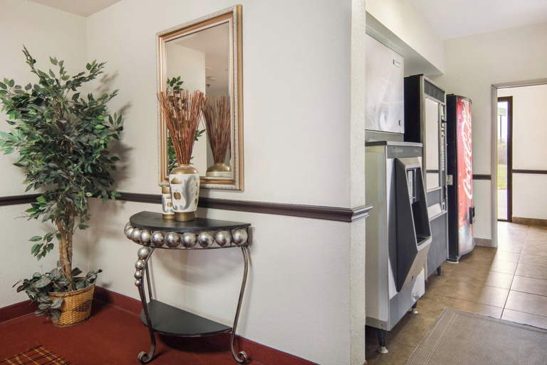 Others 4, Red Roof Inn Fort Worth – Saginaw, Fort Worth
