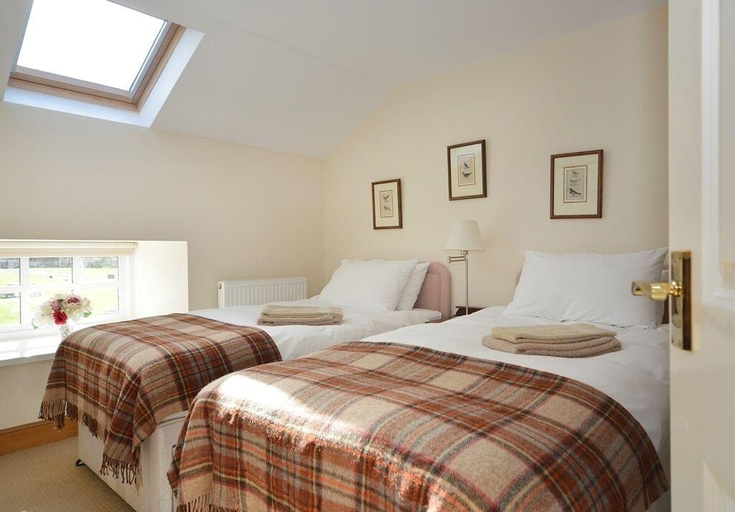 Bedroom 2, Finnich Cottages, Stirling