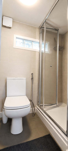 Room 5, Modern Windsor Studio Near Windsor Racecourse, Slough