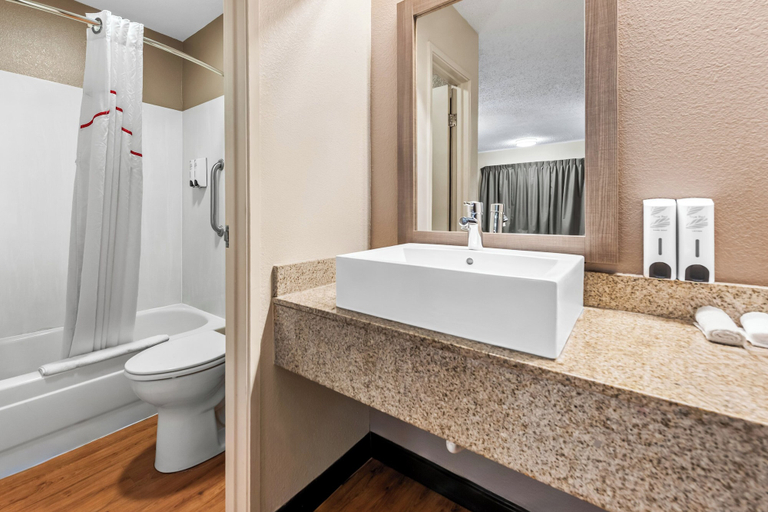 Bathroom 4, Red Roof Inn Columbus West - Hilliard, Franklin