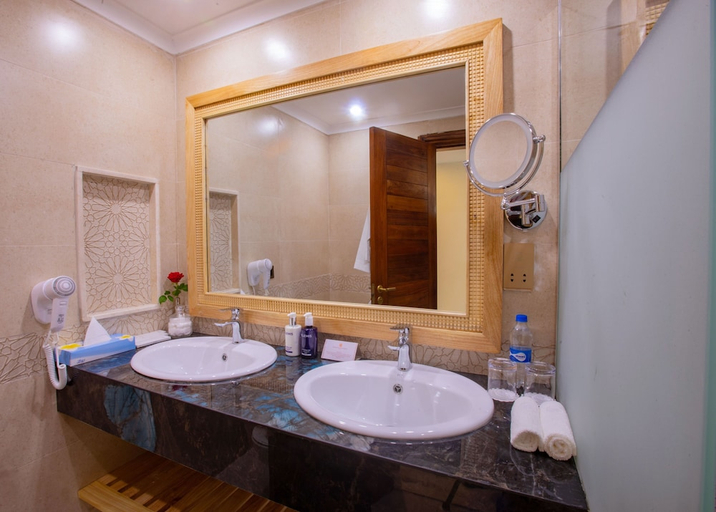 Bathroom 5, Dar es Salaam Serena Hotel, Ilala