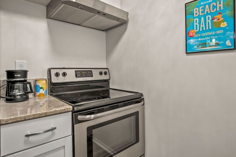 Room 5, Seagull 26- Newly Renovated Close to Beach, Nueces