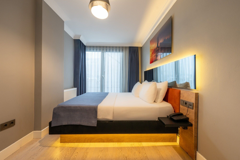 Bedroom 5, 216 Bosphorus, Üsküdar