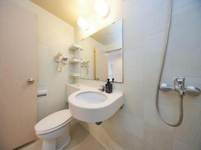 Bathroom 4, Jinjiang Inn Qingdao Hangzhou Rd., Qingdao