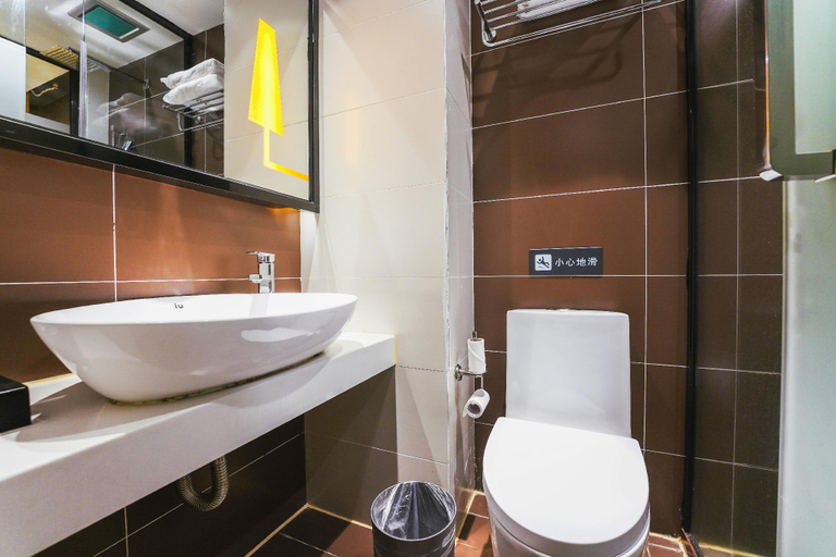 Bathroom 4, IU Hotel Nanchang West Railway Metro Station, Nanchang