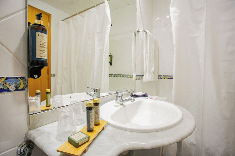 Bathroom 5, Hotel do Mar, Povoação