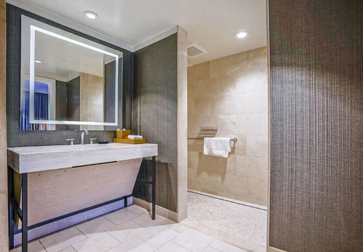 Bathroom 5, Hotel Amarano Burbank - Hollywood, Los Angeles