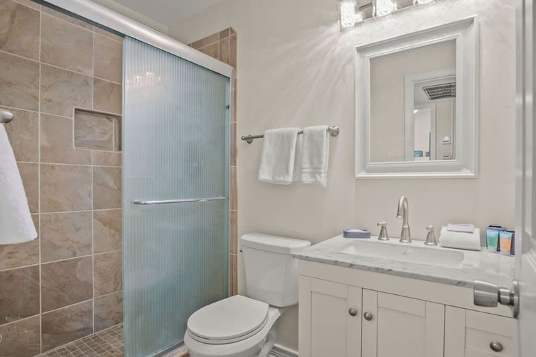 Room 2, Seagull 26- Newly Renovated Close to Beach, Nueces