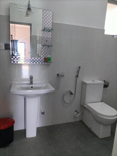 Bathroom 4, Hotel Sun Blue, Trincomalee Town and Gravets