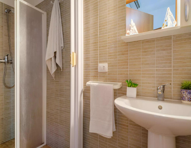 Bathroom 3, Melendugno Houses, Lecce