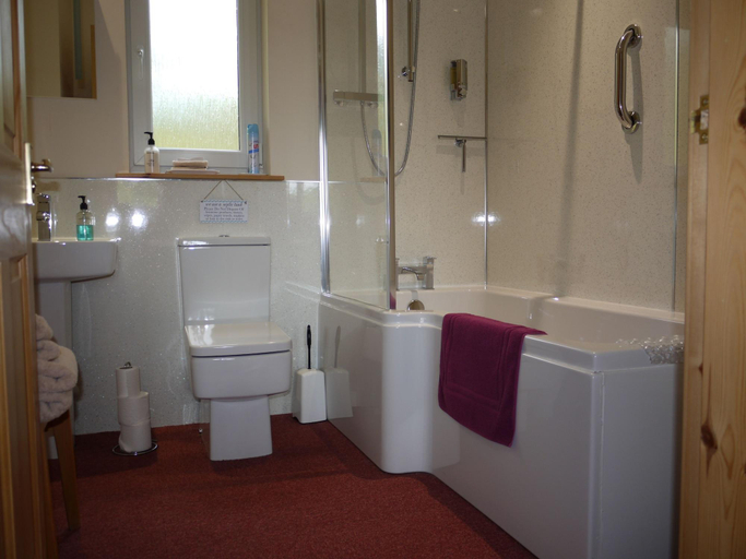 Bathroom 4, Roe Deer Cottage, Highland