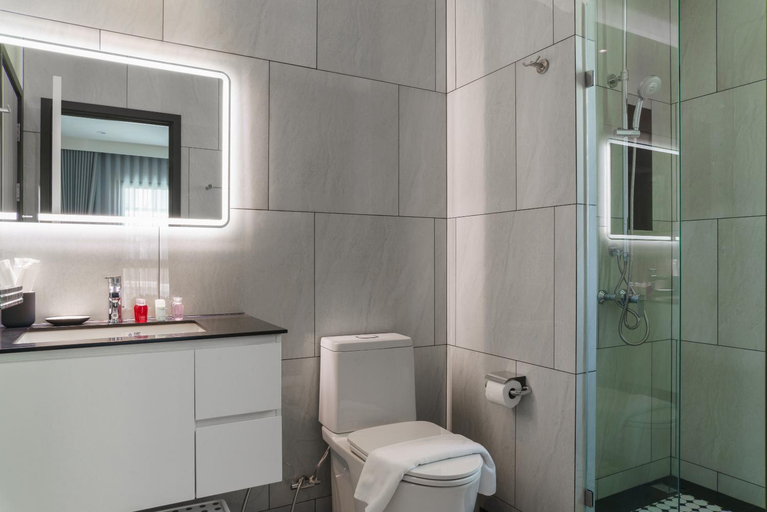Bathroom 4, Legendary Family Apartment, Pool View, Phuket Island