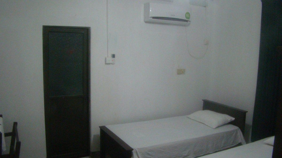 Bedroom 5, Asix Hotel, Trincomalee Town and Gravets