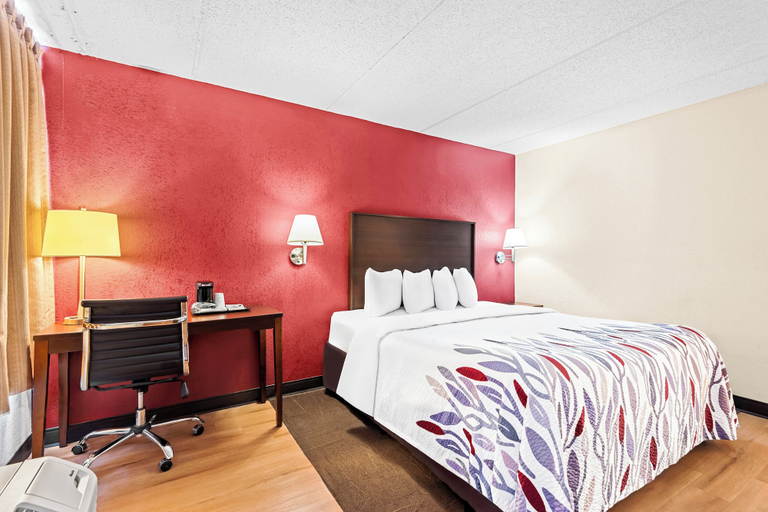Bedroom 3, Red Roof Inn Cortland, Cortland