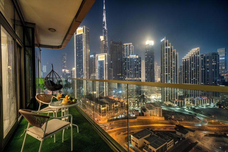 Balcony 5, Stylish 2BR in Paramount Infinity Pool, Dubai