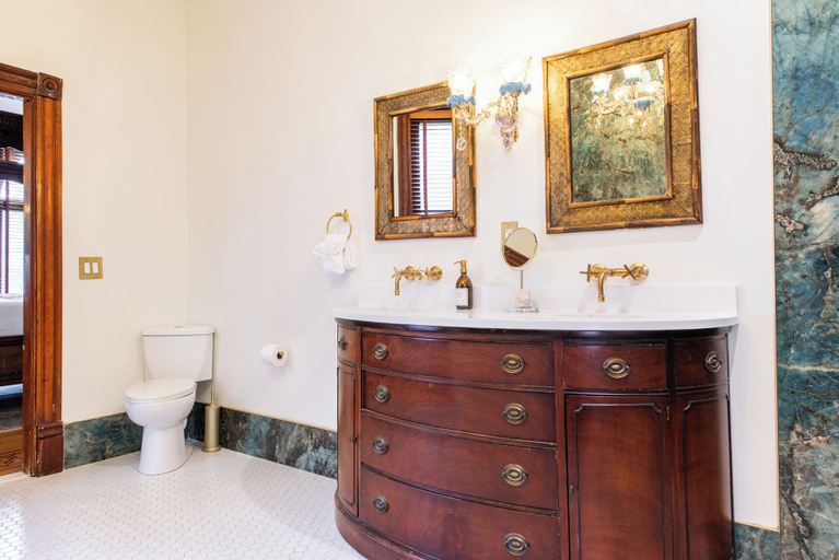 Bathroom 2, Victorian Harvest, Jefferson