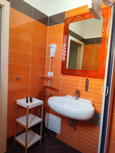 Bathroom 2, LA PERLA DELLE SALINE 2, Barletta-Andria-Trani