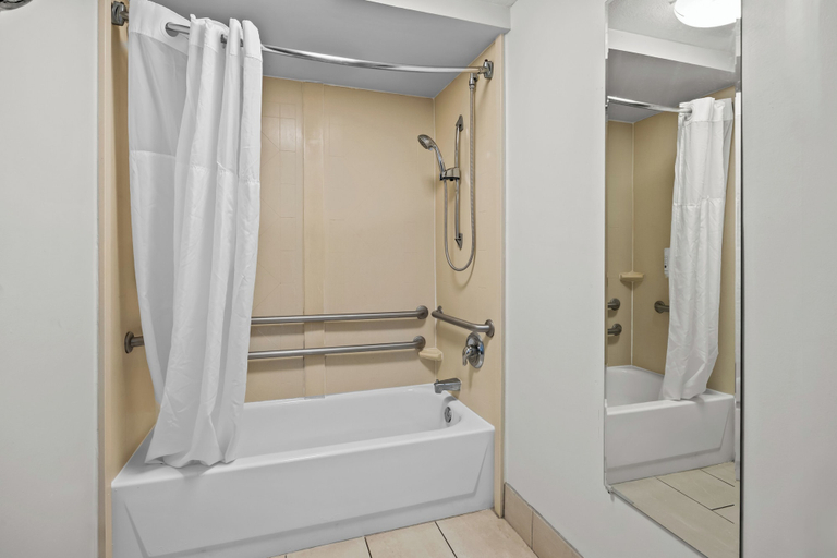 Bathroom 4, Quality Inn at Albany Mall, Dougherty