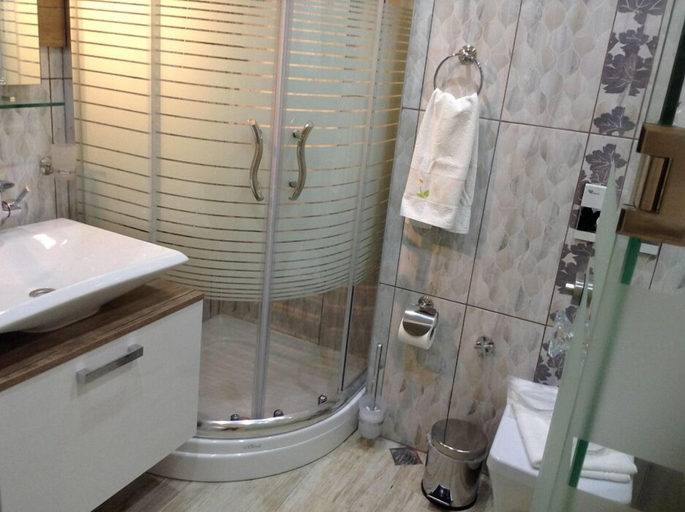 Bathroom 3, Hotel Mola, Marmara