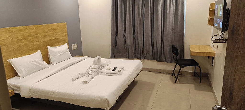 Room 4, Hotel Sriveda By DebAsh Hospitality, Hyderabad