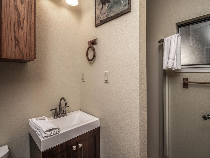Bathroom 4, Midtown Riverfront, Lincoln