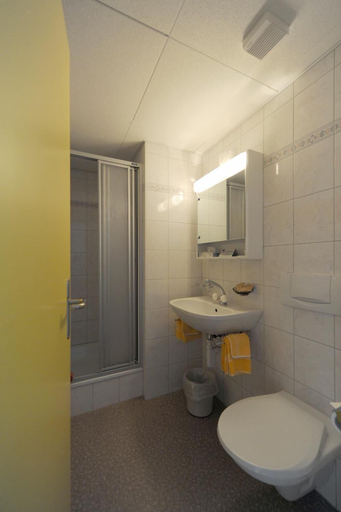 Bathroom 3, Hotel Sternen Budget, Obersimmental