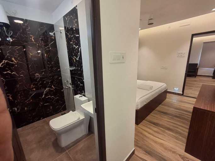 Bathroom 2, Chippy Residency Hotel Thoraippakkam, Kancheepuram