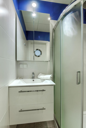 Bathroom 4, Enklawa Mikoa Ajki, Mrągowo