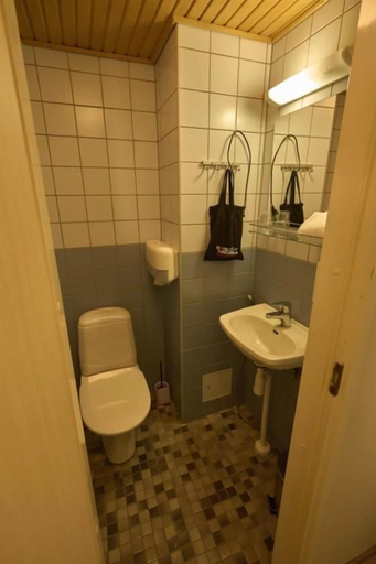Bathroom 5, Hotelli Tikkurila, Uusimaa