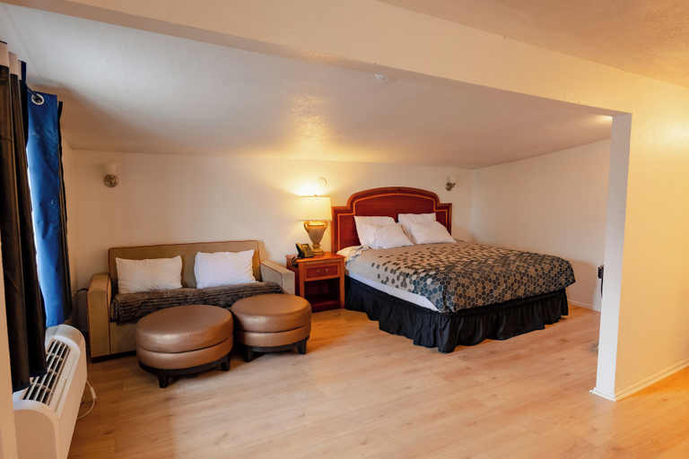 Bedroom 4, Horseshoe inn, Multnomah