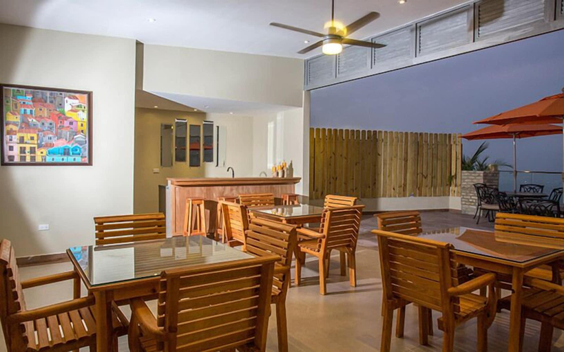 Food & Drinks 4, Residences Talou, Port-au-Prince
