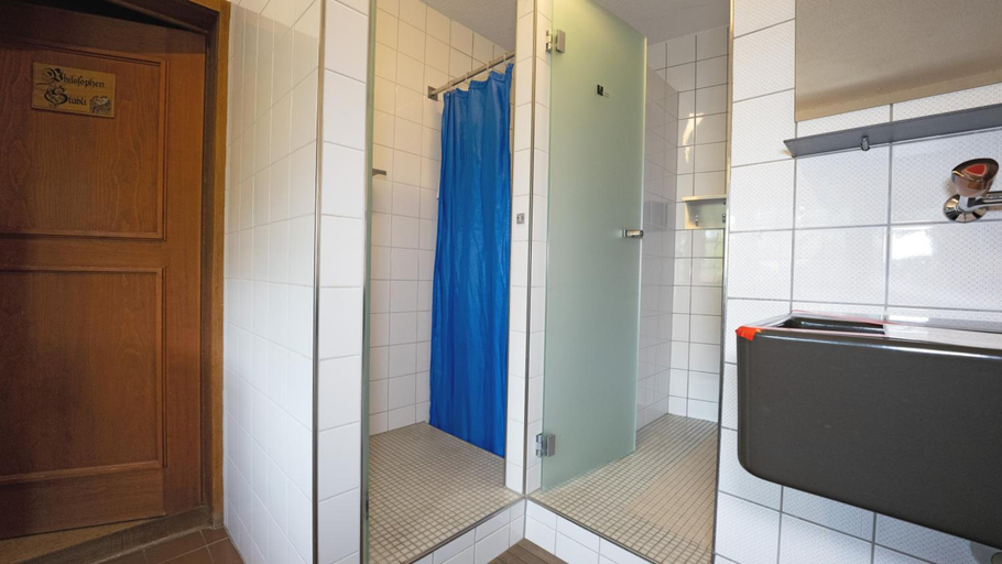 Bathroom, Brugg Youth Hostel, Brugg