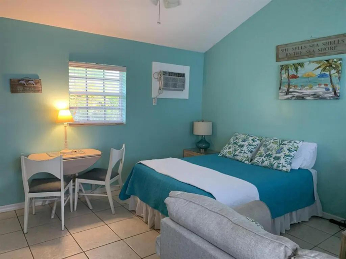 Bedroom 2, Seahorse Beach Bungalows, Saint Lucie