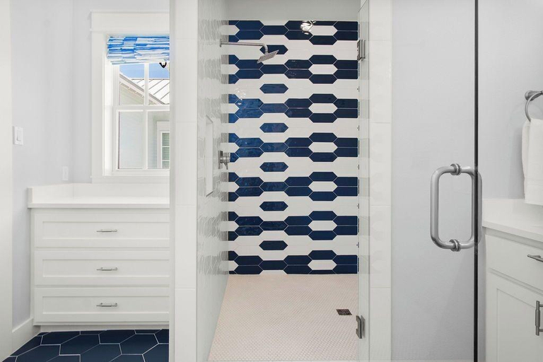 Bathroom 4, Sips Ahoy 191 Be, Nueces