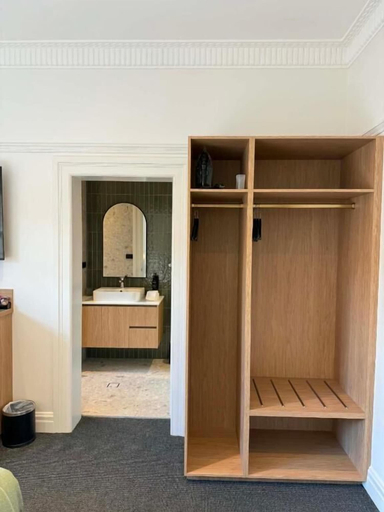 Living area, Tourist Hotel Queanbeyan, Queanbeyan
