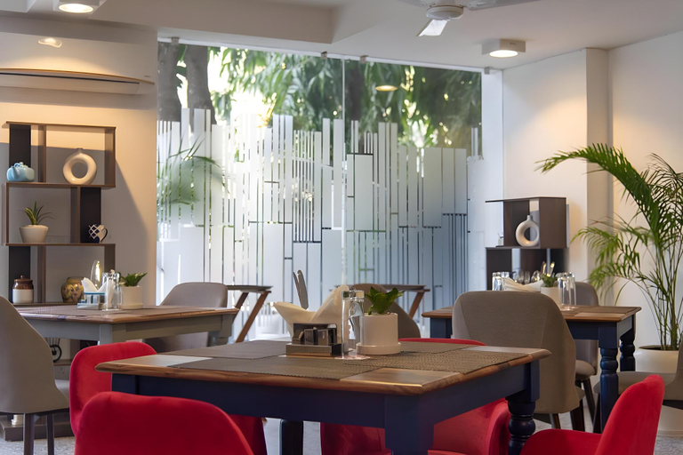 Food & Drinks 3, ROSASTAYS Gurugram Sec 31, Gurgaon