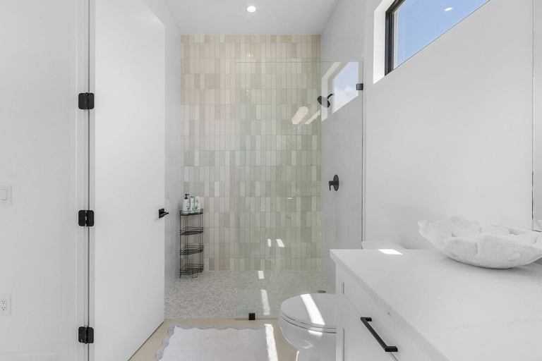 Room 5, Modern Naples Beach Home Pool Hot Tub 2 Master Suites, Collier
