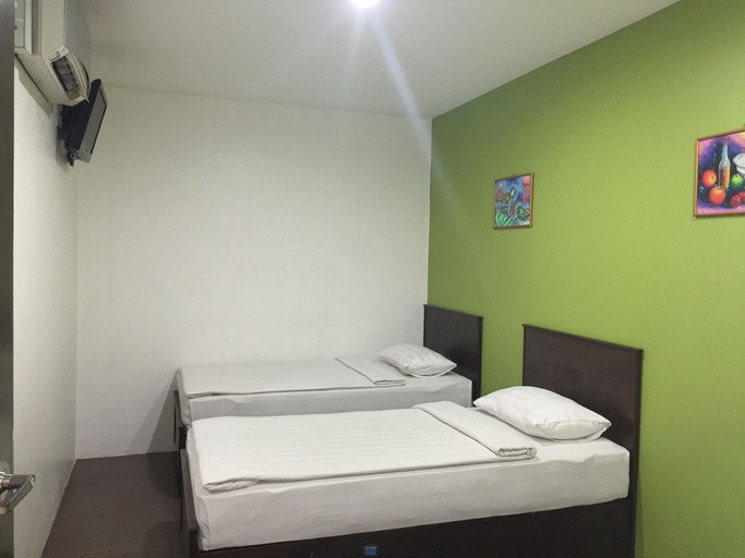 Bedroom 5, Red Tomato Hotel, Labuan