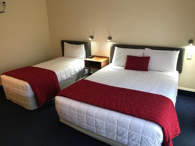 Bedroom 4, The Peaks Motor Inn, Ruapehu