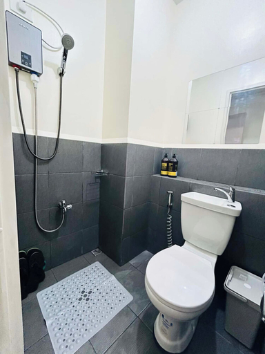 Bathroom, City Comfort at Urban Deca Towers Cubao, Quezon City