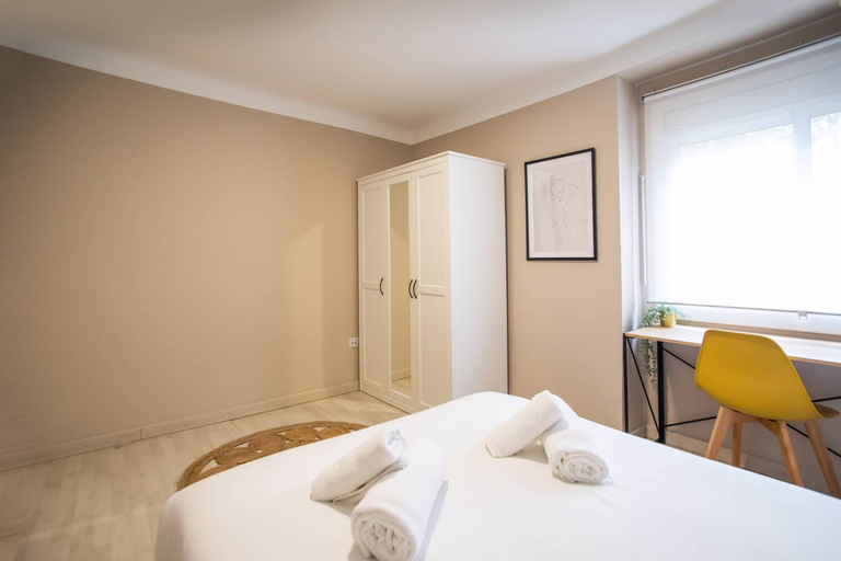 Bedroom, 12TOG1035 - Spacious Apartment near Camp Nou, Barcelona