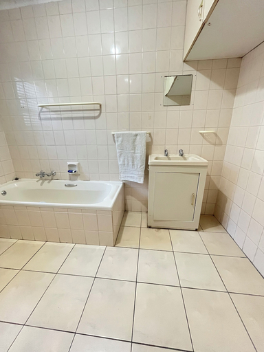 Bathroom 3, Accessible 1-Bedroom Apartment in Cape Town with Jacuzzi, City of Cape Town