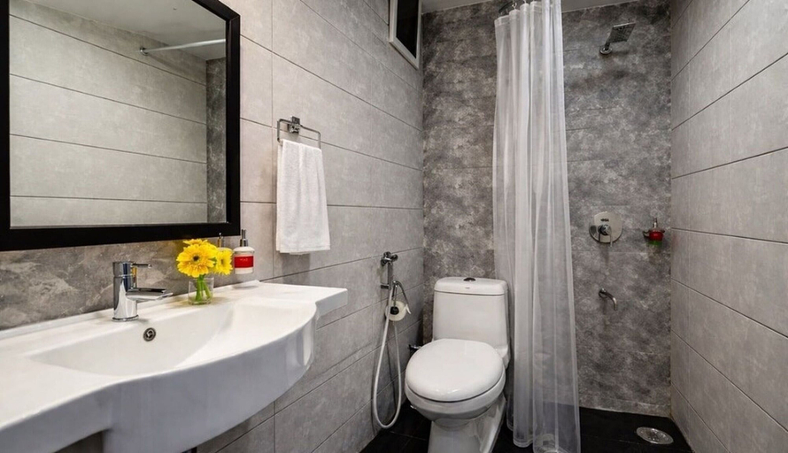 Bathroom 3, Deluxe Room C D Tower, Bangalore